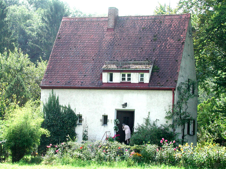 Haeuschen_im_Gruenen