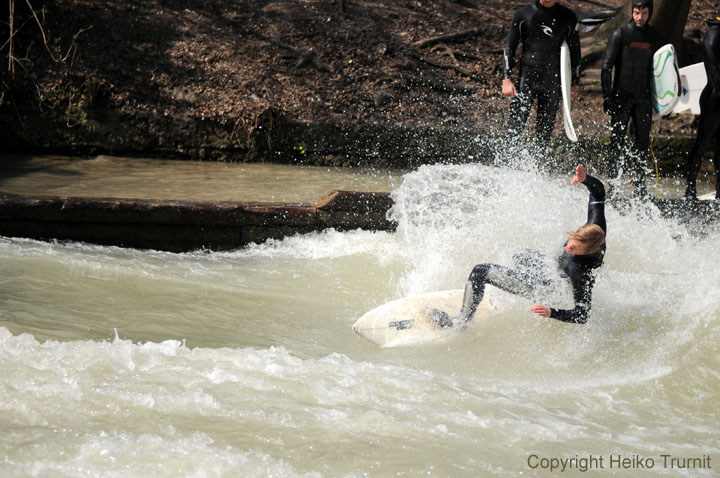 Eisbach_Surfer-3