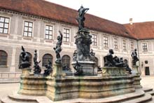 Residenz_Brunnenhof-2