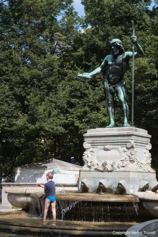 Vater-Rhein-Brunnen