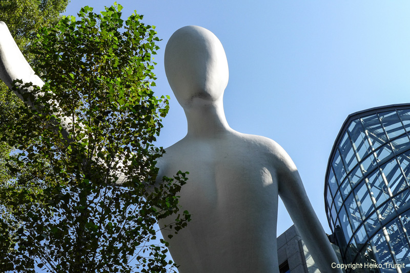 Walking Man -02