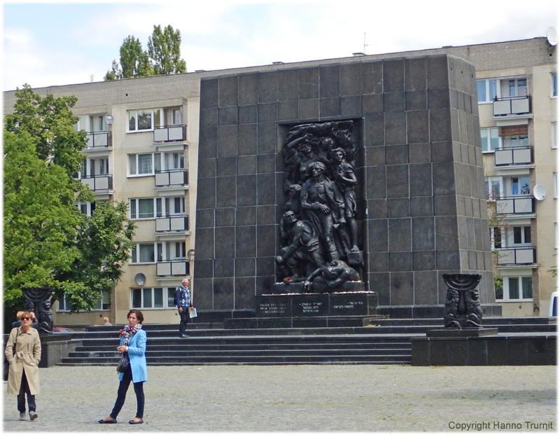 141e.W.Hier kniete Willy Brandt