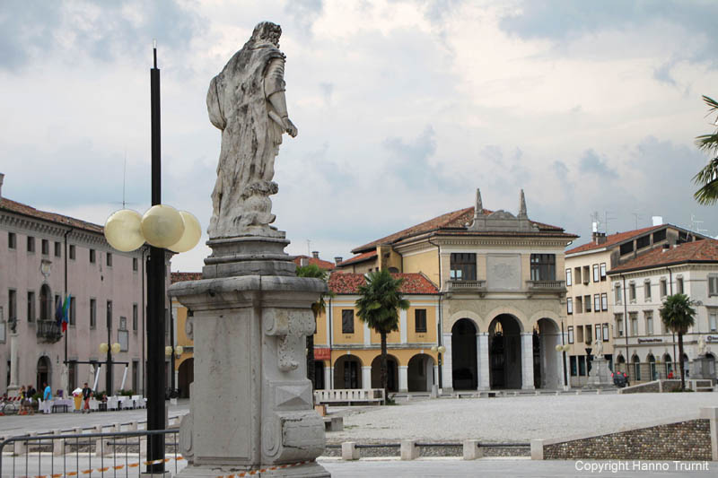 96.Piazza Grande4