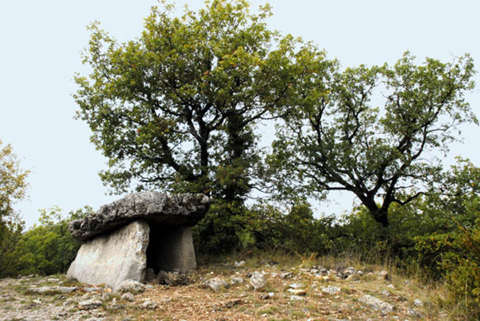 Dolmen-1