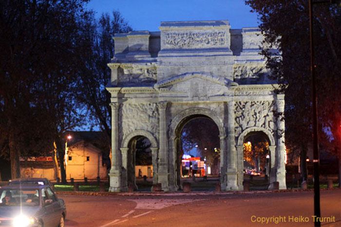 2818.Orange Arc de Triomphe