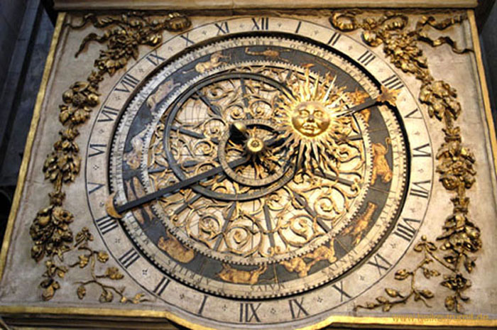 Astronomische_Uhr_der_Kathedrale