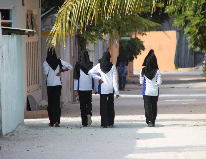 2131.Dhangethi-Frauen