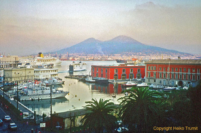 05.Hafen Neapel, Vesuv