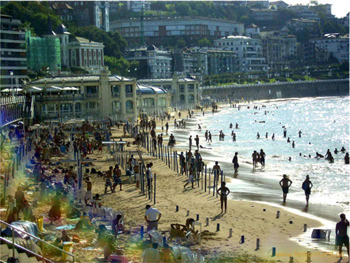 6.Strandleben_in_San_Sebastian