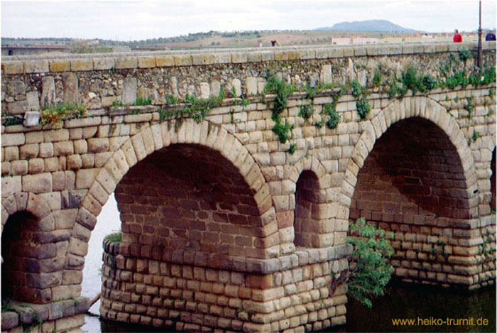 75.Roemische Bruecke in Merida