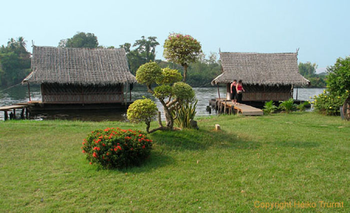 Bungalows_Bamboo_House